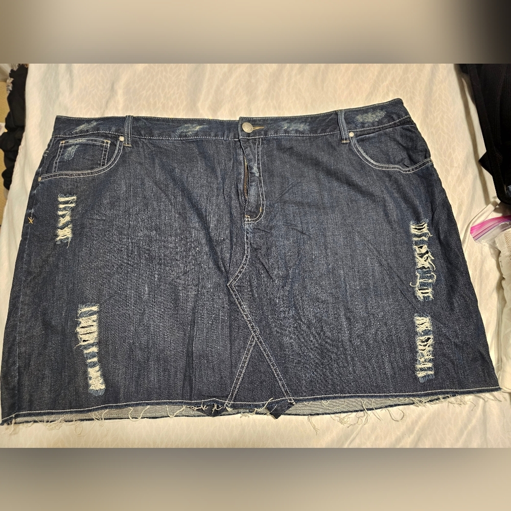LAURA BRYANT- Distressed Denim Jean Skirt SZ 26